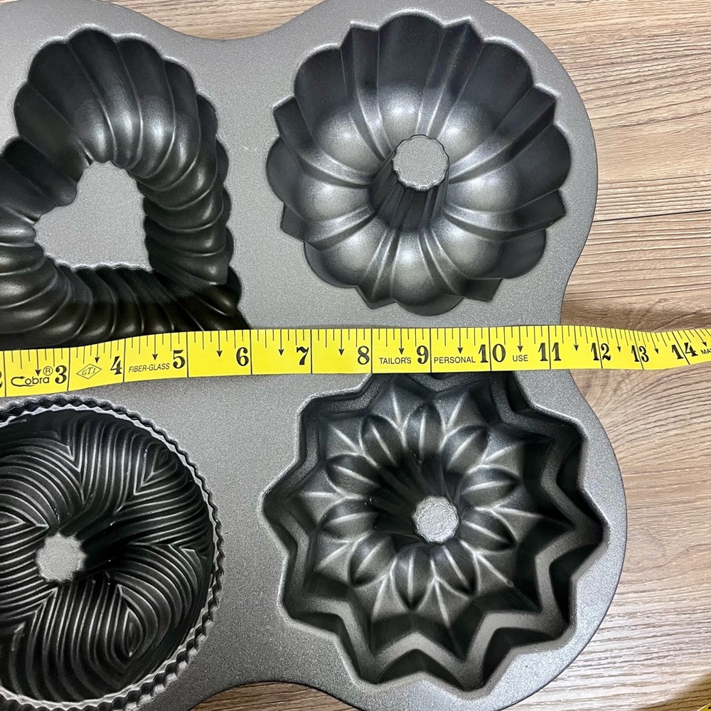 Nordic Ware Bundt Quartet Cake Pan 4 Mini Bundt Designs 9 Cups Heart Star Donut - Picture 3 of 7